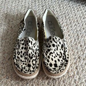 Hey Dude Lena in Leopard Angora